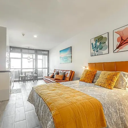 Home2Book Central Studio Near Playa Del Muelle *