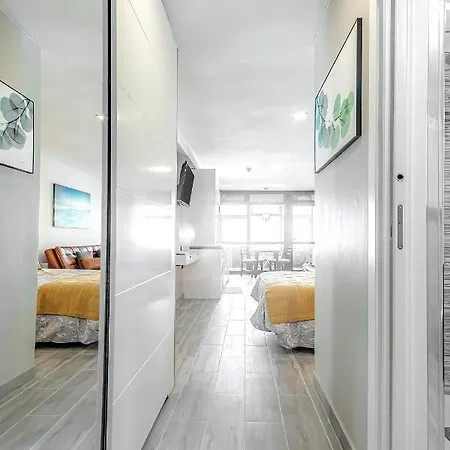 Home2Book Central Studio Near Playa Del Muelle