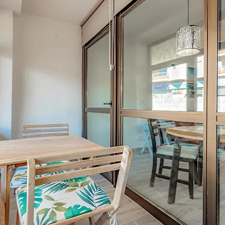 Home2Book Central Studio Near Playa Del Muelle